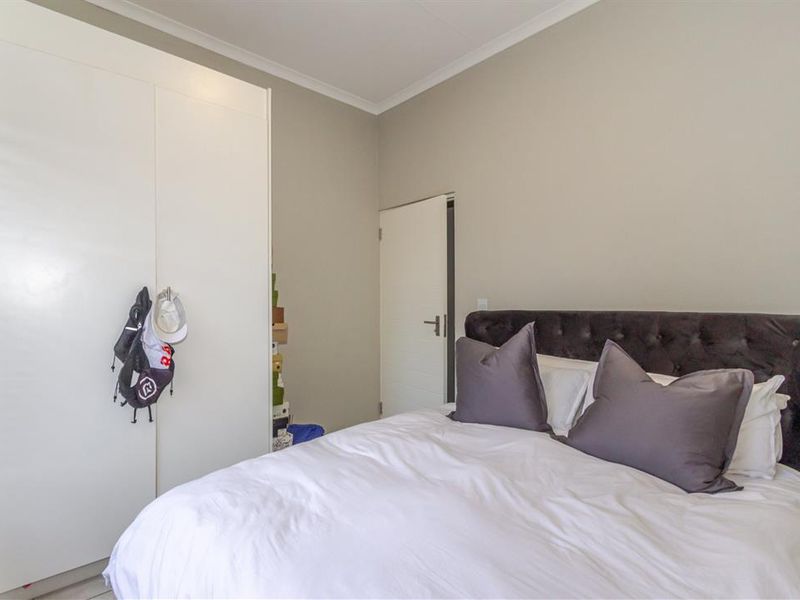 Cosy Glen Marais Flat with Pool Access - Photo 9