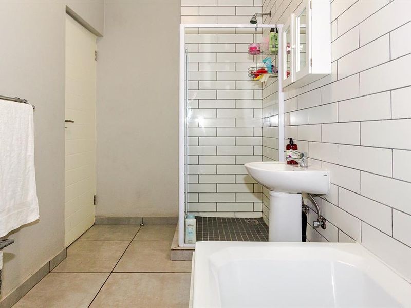 Glen Marais Flat with Pool Access - Photo 10