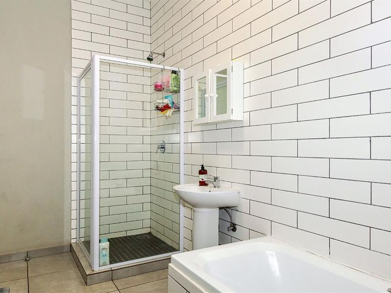 Glen Marais Flat with Pool Access - Photo 8