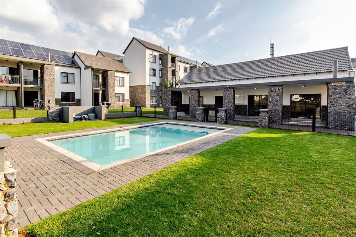 Glen Marais Flat with Pool Access - Photo 2