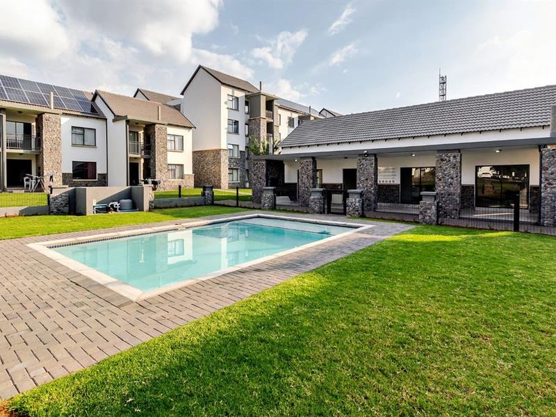 Glen Marais Flat with Pool Access - Photo 2