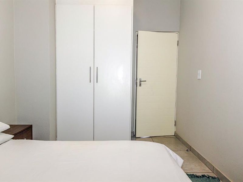 Glen Marais Flat with Pool Access - Photo 7