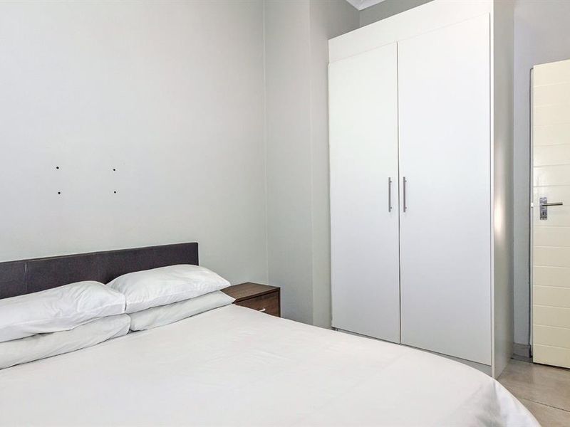 Glen Marais Flat with Pool Access - Photo 6
