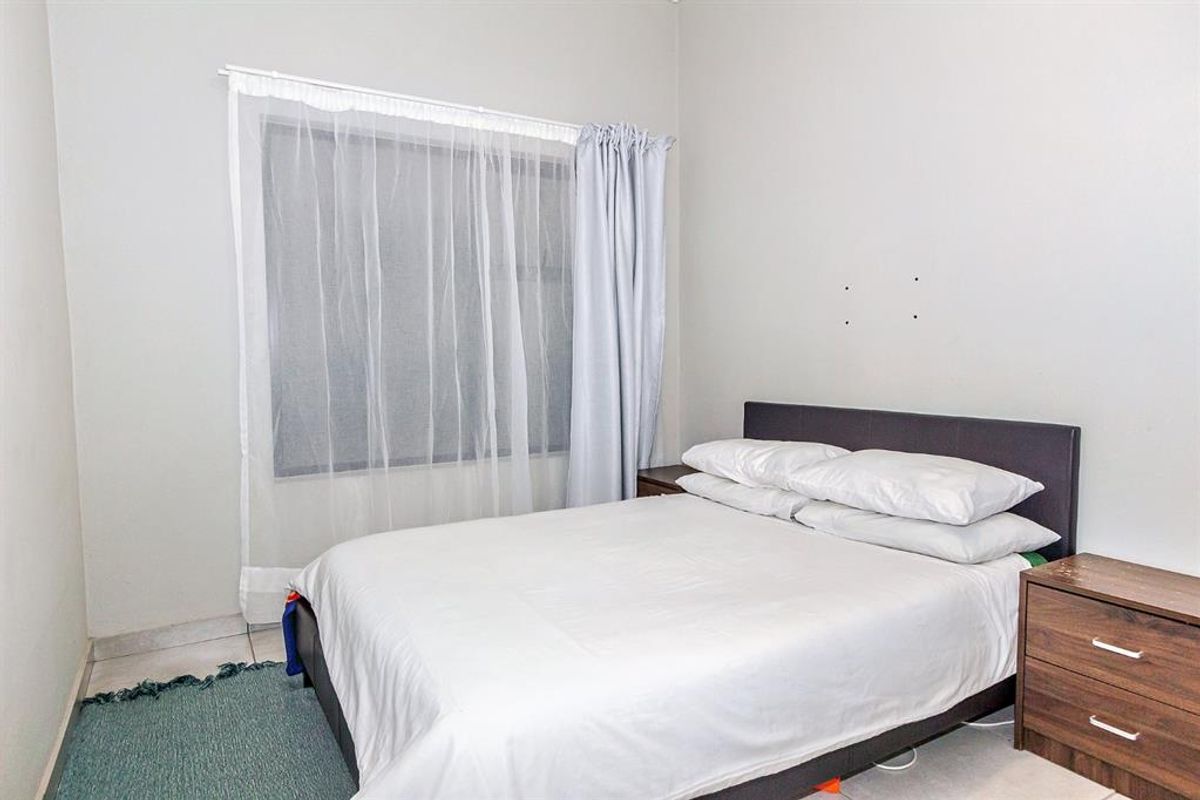 Glen Marais Flat with Pool Access - Photo 5