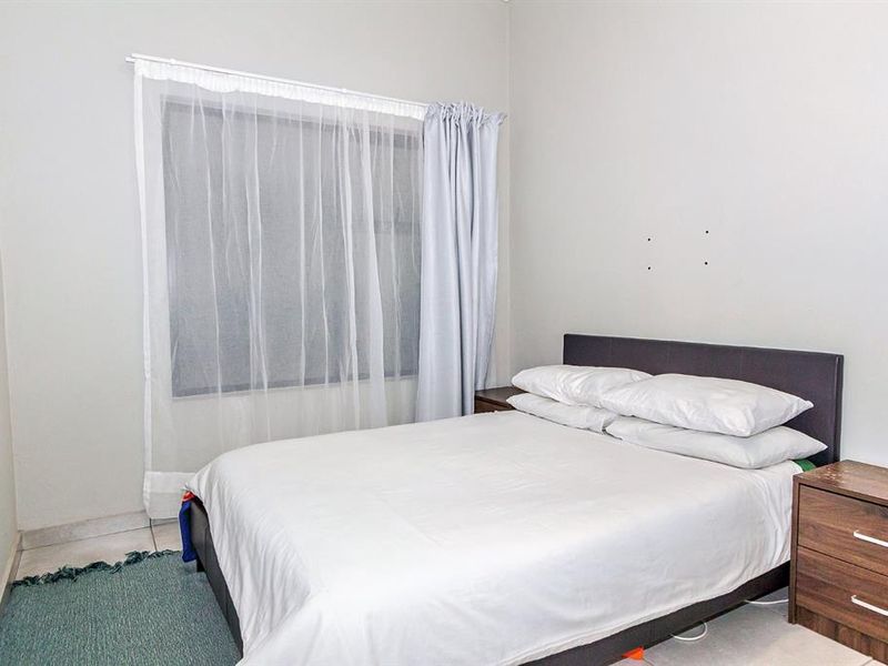 Glen Marais Flat with Pool Access - Photo 5