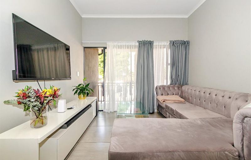 Glen Marais Flat with Pool Access