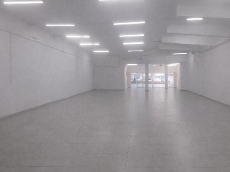 700 sqm Street-Facing Warehouse To Let in Durban CBD - Photo 5
