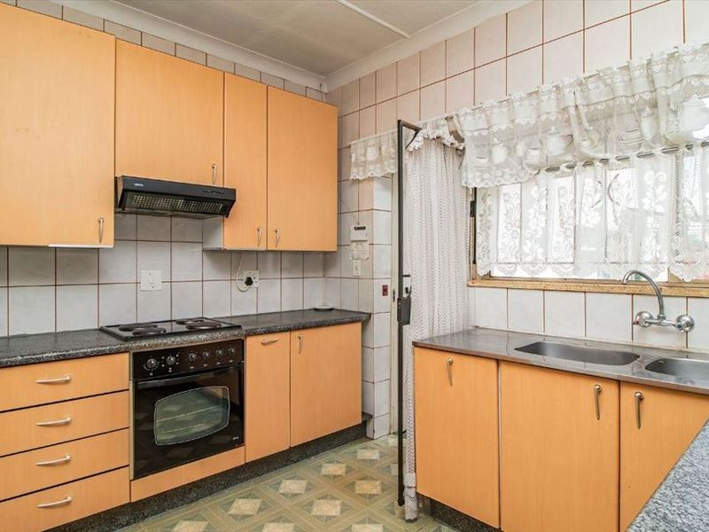 Magnificent Family Haven with Spacious Living and Outstanding Convenience - Photo 1
