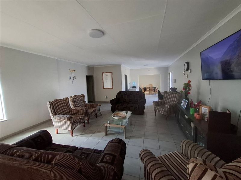 Dual-Living Property with Two Homes and Exceptional Space - Photo 2
