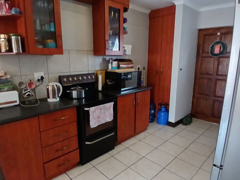 2-Bedroom Apartment with Balcony - Photo 8