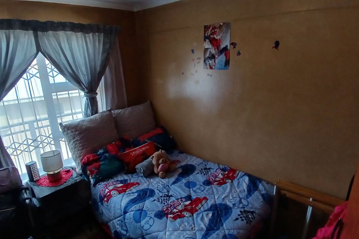 2-Bedroom Apartment with Balcony - Photo 5