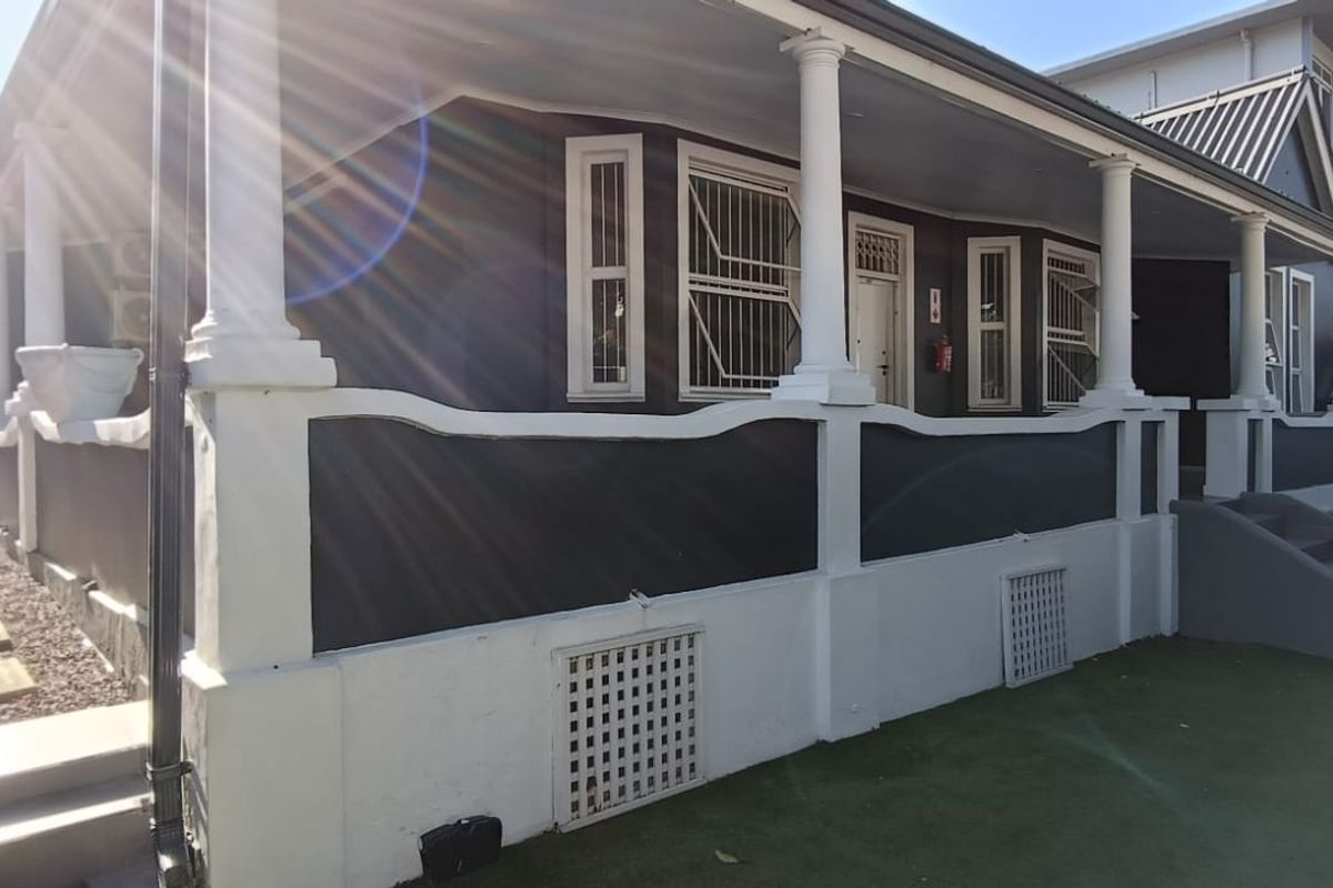 To let in Morningside, 4 bedroom pet friendly family home with pool. - Photo 3
