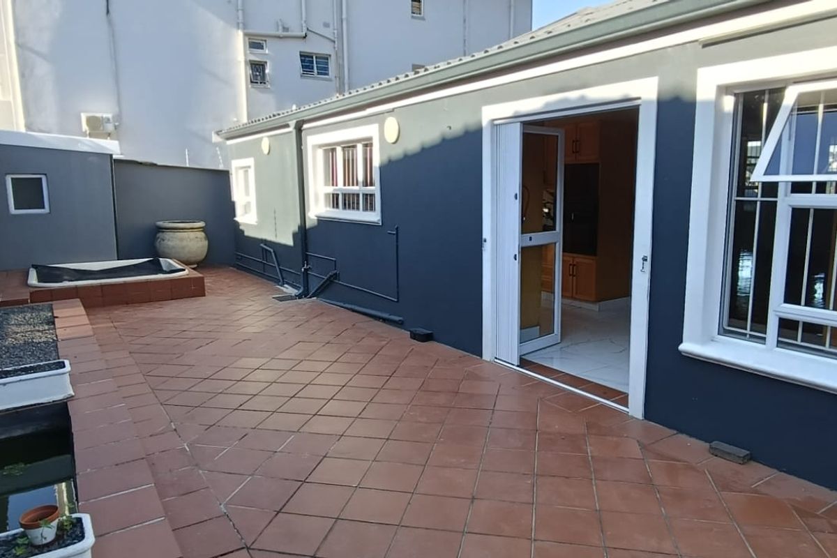 To let in Morningside, 4 bedroom pet friendly family home with pool. - Photo 4