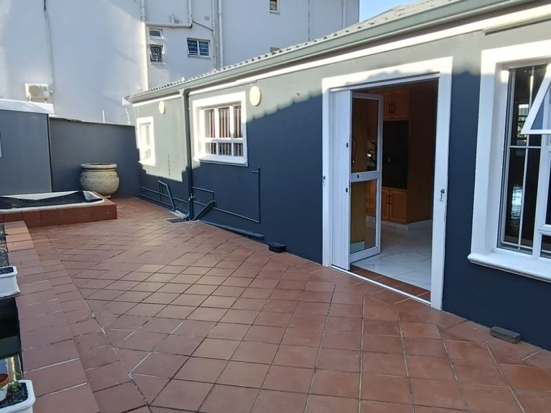 To let in Morningside, 4 bedroom pet friendly family home with pool. - Photo 4