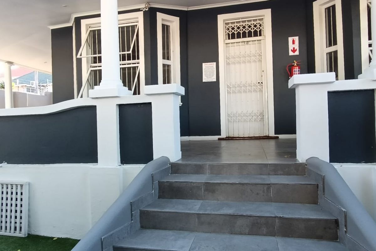 To let in Morningside, 4 bedroom pet friendly family home with pool. - Photo 2