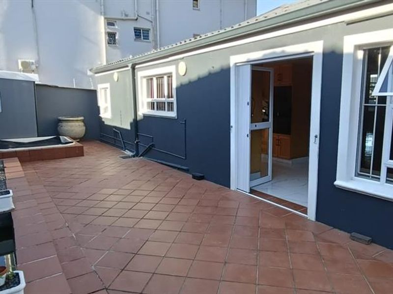 For Sale in Morningside, 4 bedroom pet friendly family home with pool. - Photo 4