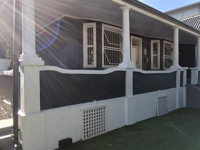 For Sale in Morningside, 4 bedroom pet friendly family home with pool. - Photo 3