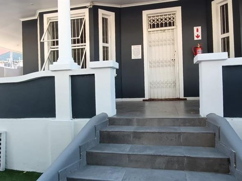 For Sale in Morningside, 4 bedroom pet friendly family home with pool. - Photo 2