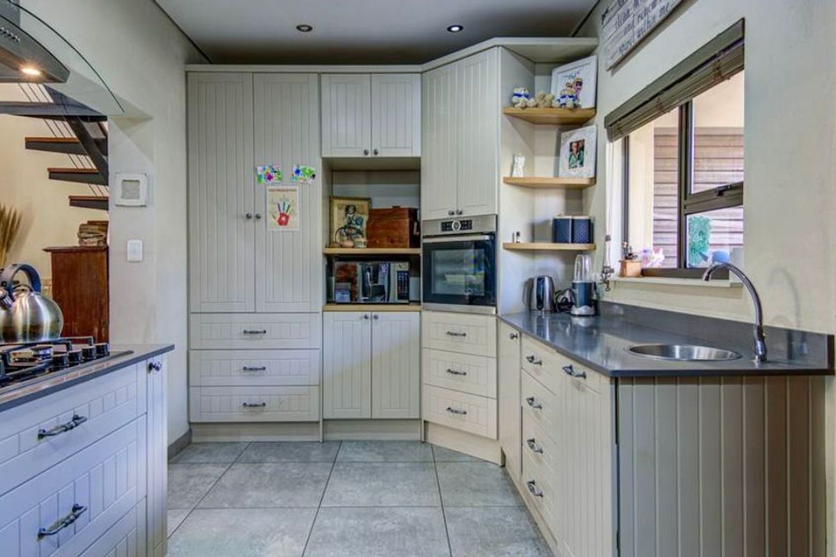 Modern Contemporary Cluster – Ready to Go!   - Photo 4