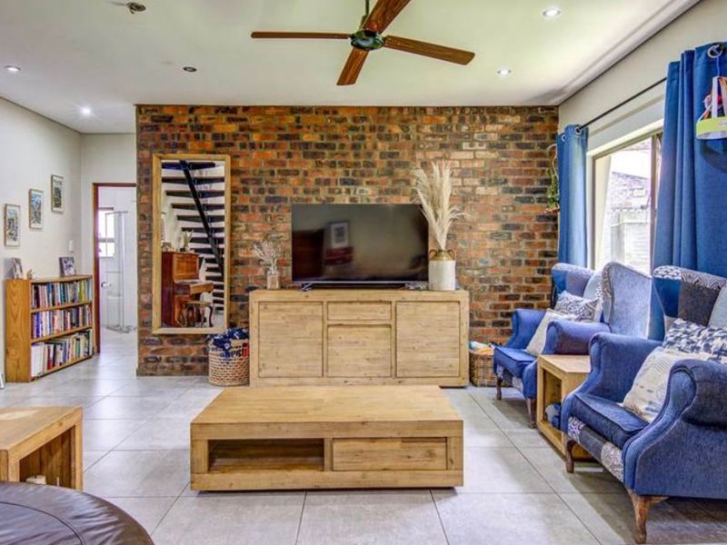 Modern Contemporary Cluster – Ready to Go!   - Photo 8