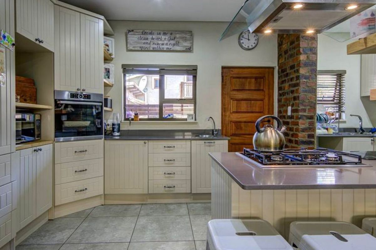 Modern Contemporary Cluster – Ready to Go!   - Photo 3