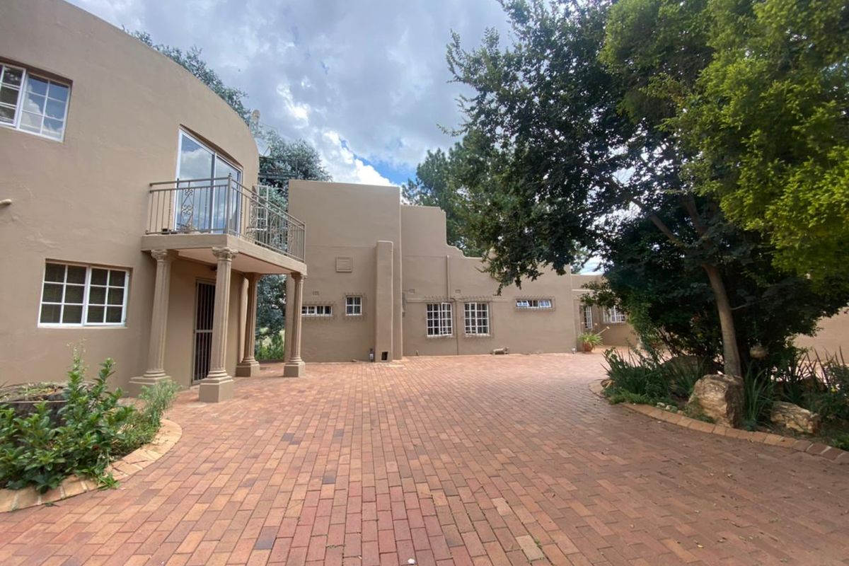 Small Business in Secure Estate - Photo 2