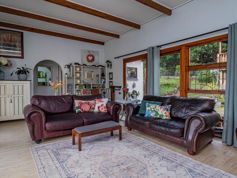 Home offering warmth character and a welcoming ambience - Photo 7