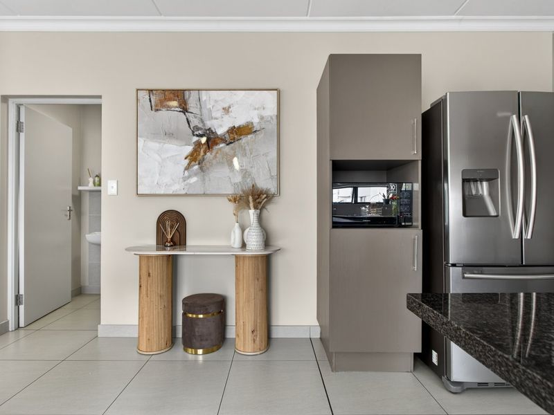 Modern Estate Luxury with Private Pool Living in Thatchfield Ridge - Photo 9