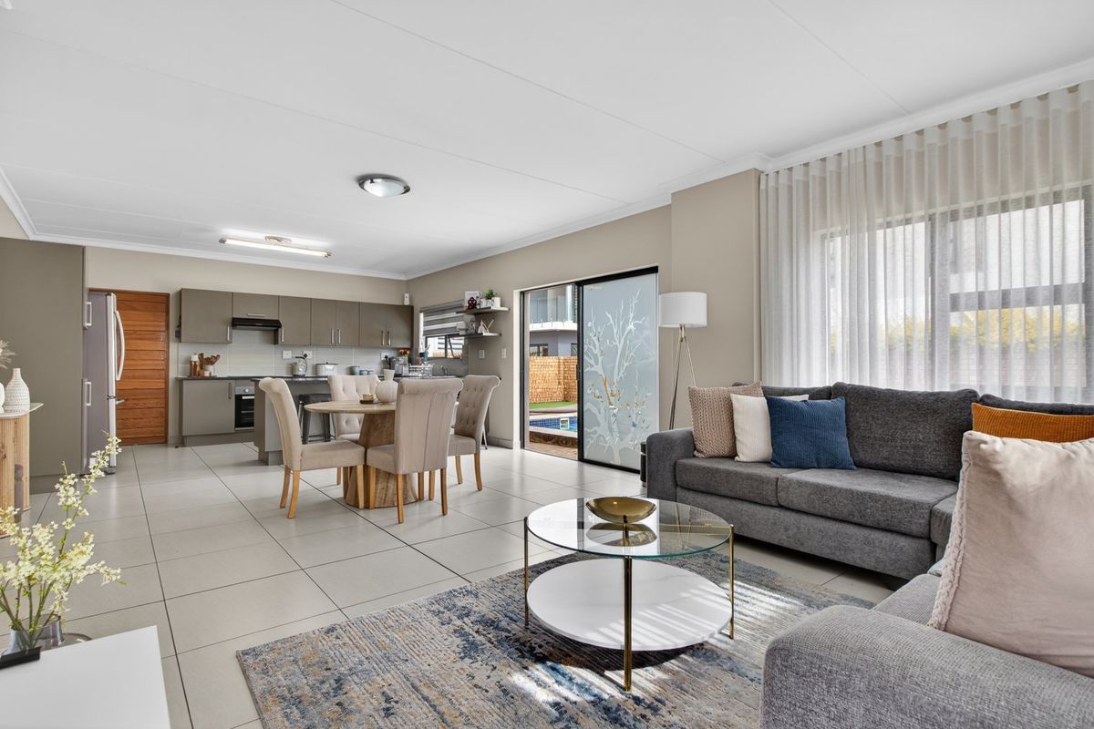 Modern Estate Luxury with Private Pool Living in Thatchfield Ridge - Photo 5