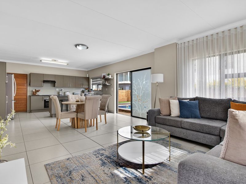 Modern Estate Luxury with Private Pool Living in Thatchfield Ridge - Photo 5
