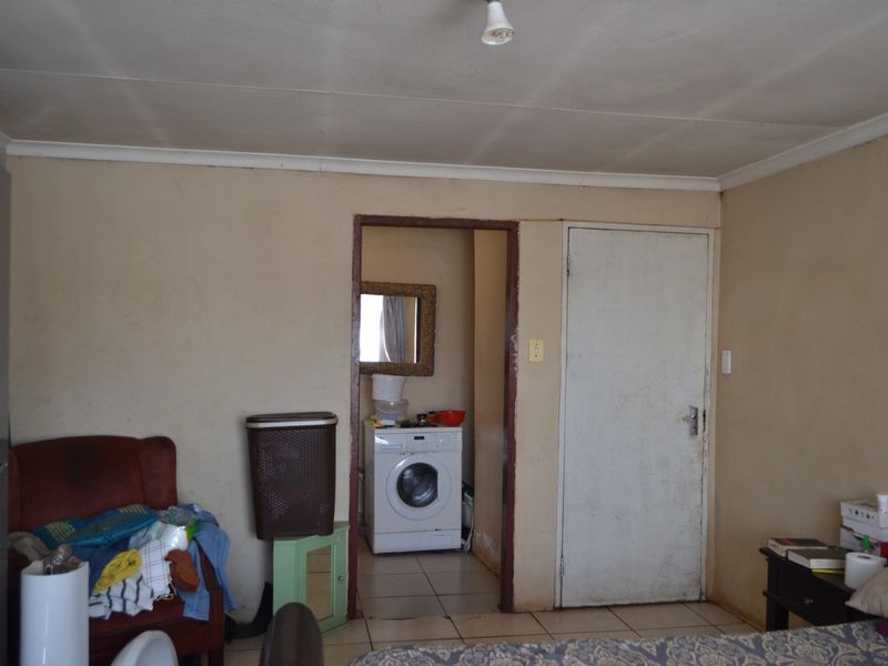 5-Bedroom Property Offering Flexible Family Accommodation & Income Potential - Photo 10