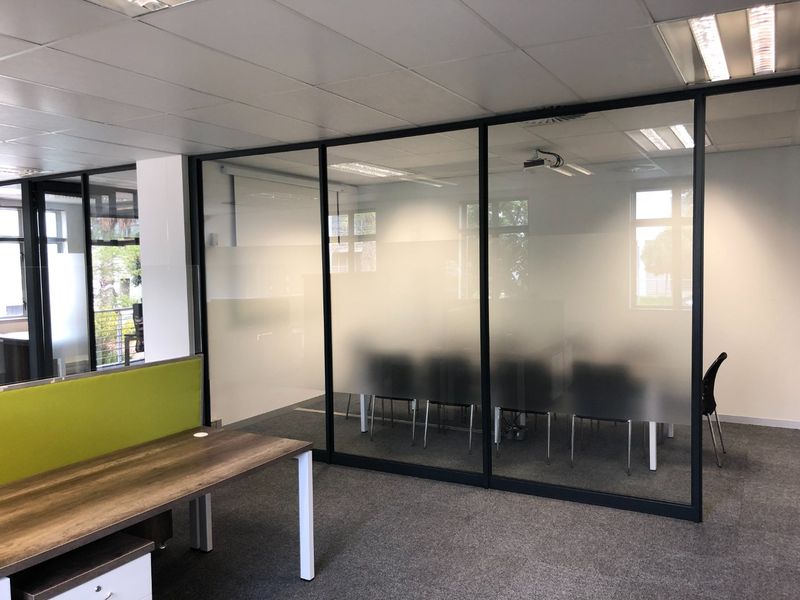 Prime Ground Floor Office Space To Let | Oxford House, Century City - Photo 3