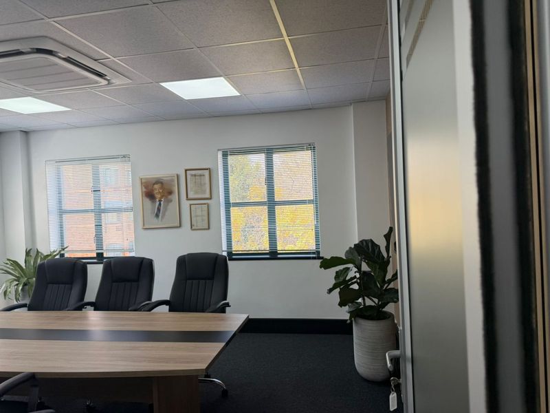 Move-In Ready Office Space in Sunninghill - Photo 7
