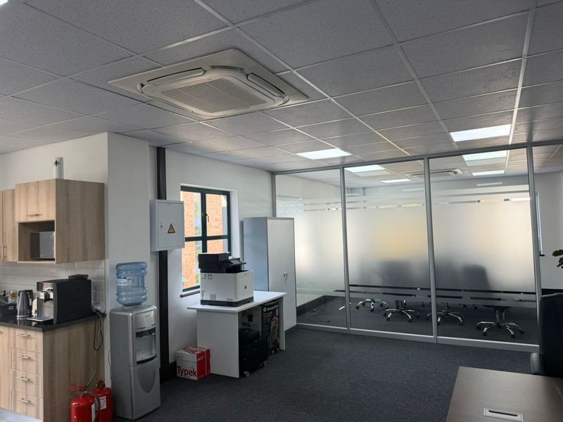 Move-In Ready Office Space in Sunninghill - Photo 6