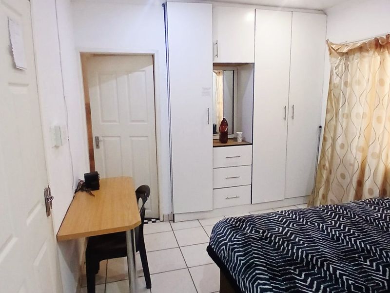 Comfortable Private Room to Rent in Crystal Park, Benoni - Photo 3