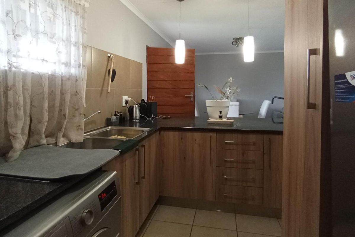 2-Bedroom Apartment in Crescent Glades Estate - Photo 2