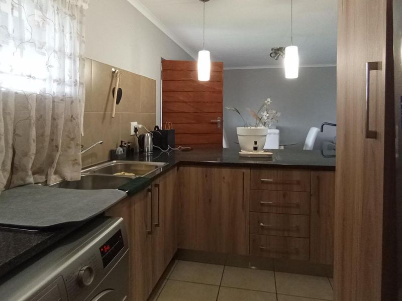 2-Bedroom Apartment in Crescent Glades Estate - Photo 2