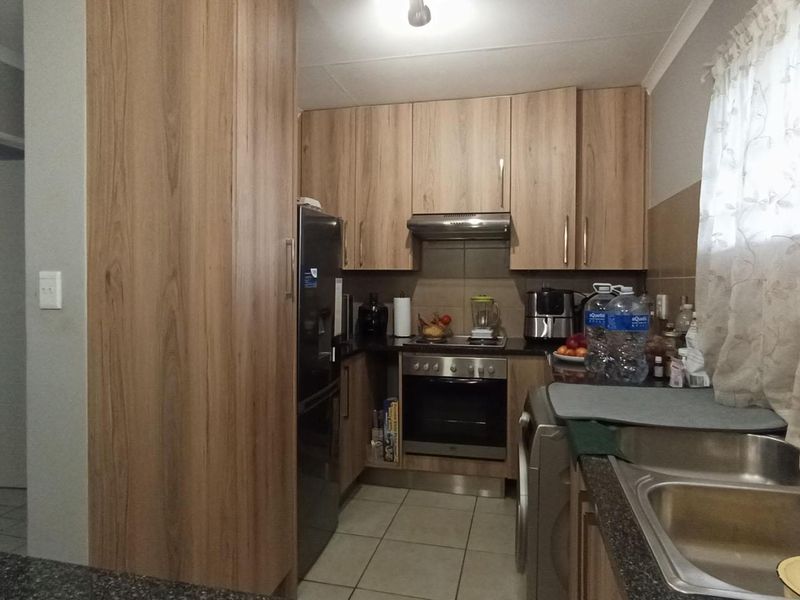 2-Bedroom Apartment in Crescent Glades Estate - Photo 1