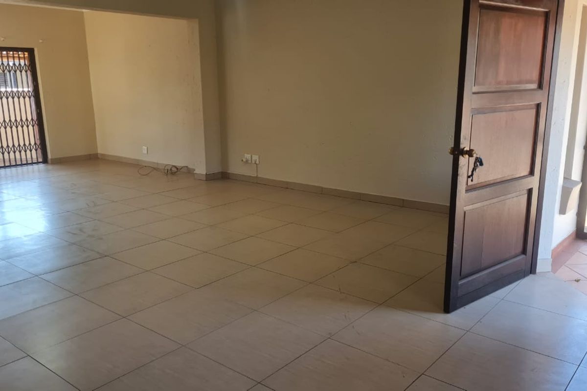 House with Flatlet for Sale in Annlin – Versatile Family Living - Photo 5