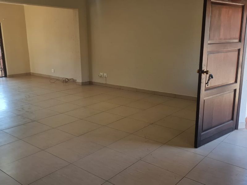 House with Flatlet for Sale in Annlin – Versatile Family Living - Photo 5
