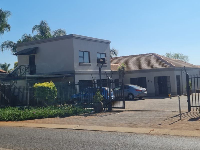 House with Flatlet for Sale in Annlin – Versatile Family Living - Photo 1