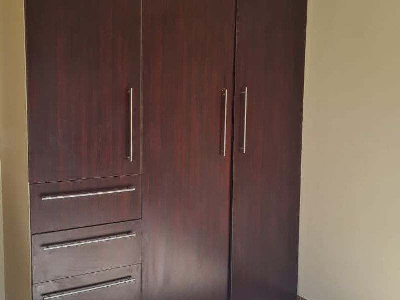 House with Flatlet for Sale in Annlin – Versatile Family Living - Photo 10