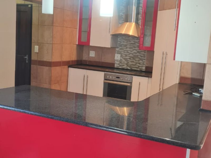 House with Flatlet for Sale in Annlin – Versatile Family Living - Photo 4