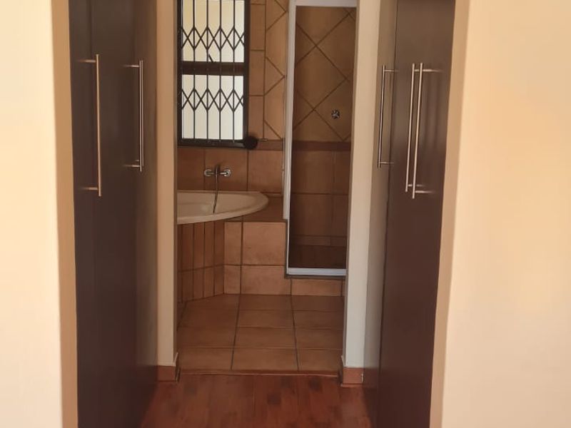 House with Flatlet for Sale in Annlin – Versatile Family Living - Photo 8