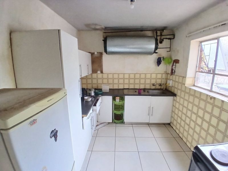 Exceptional Investment Opportunity or Perfect First Home! - Photo 8