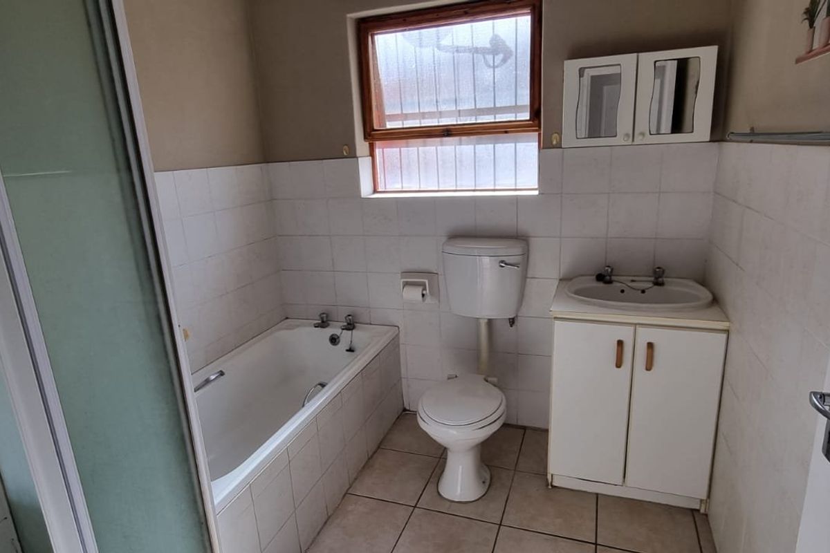 Versatile 3-Bedroom Home-Perfect for First-Time Byers or Downsizers  - Photo 4