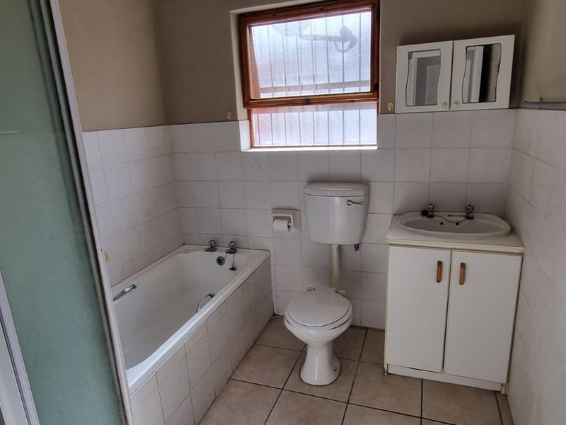 Versatile 3-Bedroom Home-Perfect for First-Time Byers or Downsizers  - Photo 4