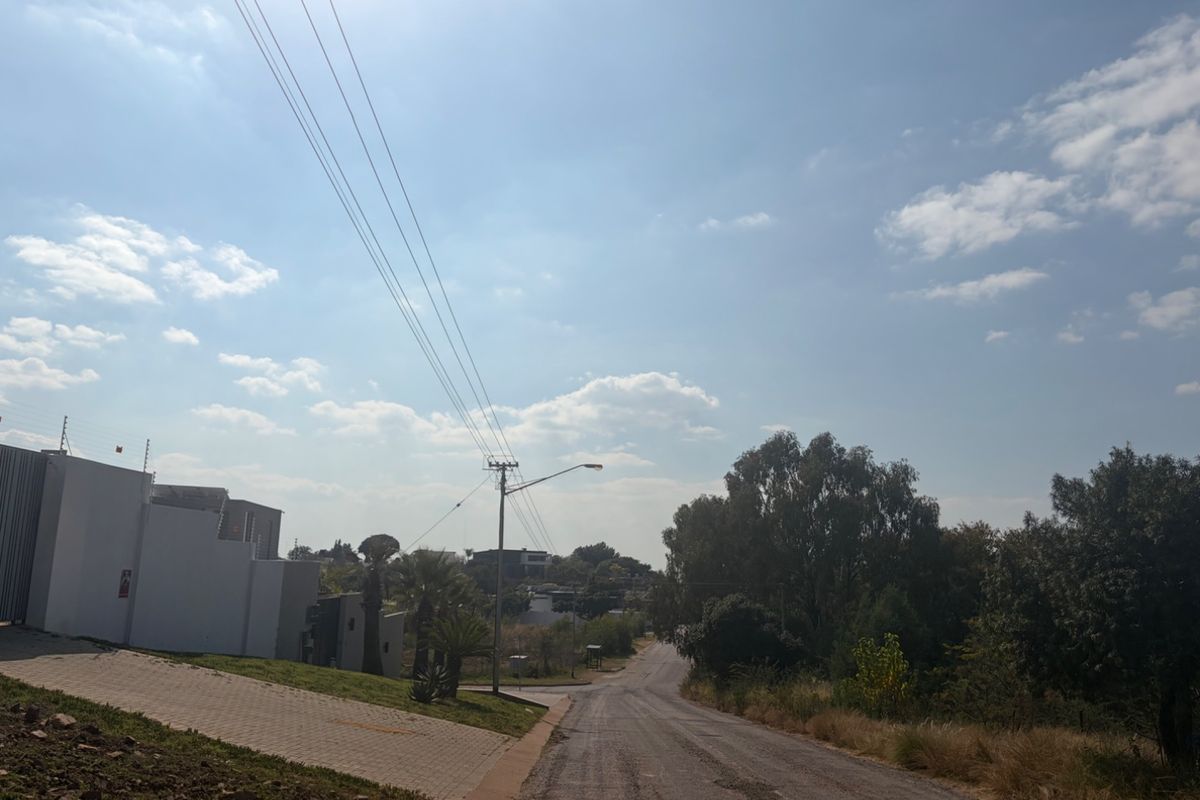 1615 m2 FULL TITLE Vacant Stand in Waterkloof Heights  - Photo 4