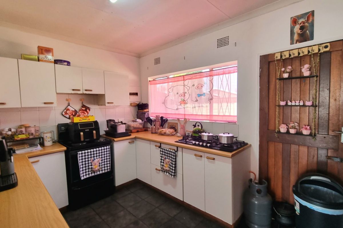 3 Bedroom House for Sale in Edelweiss  - Photo 4