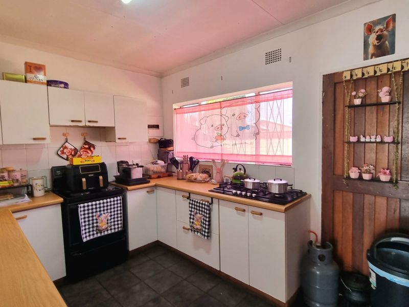 3 Bedroom House for Sale in Edelweiss  - Photo 4